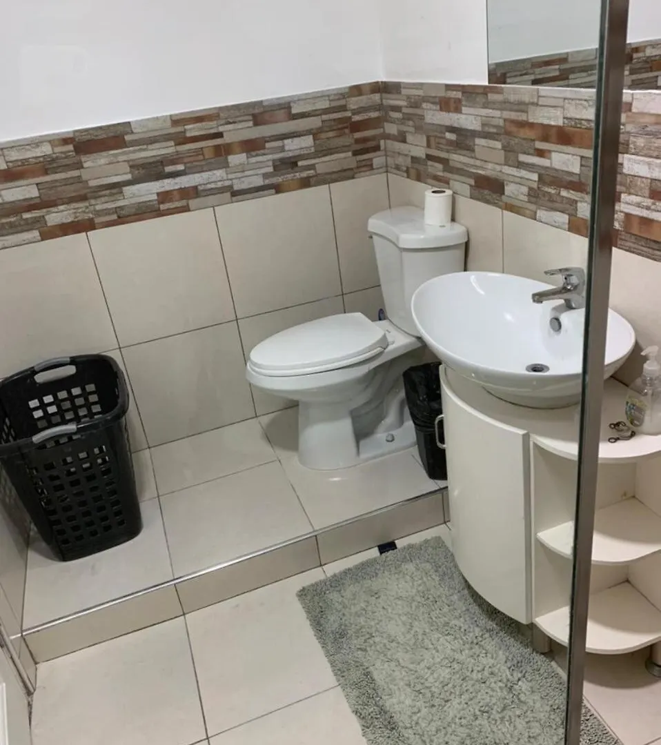 Feriehus Kingston Serenity Suite - 2Br Gated Escape With Pool Jamaica
