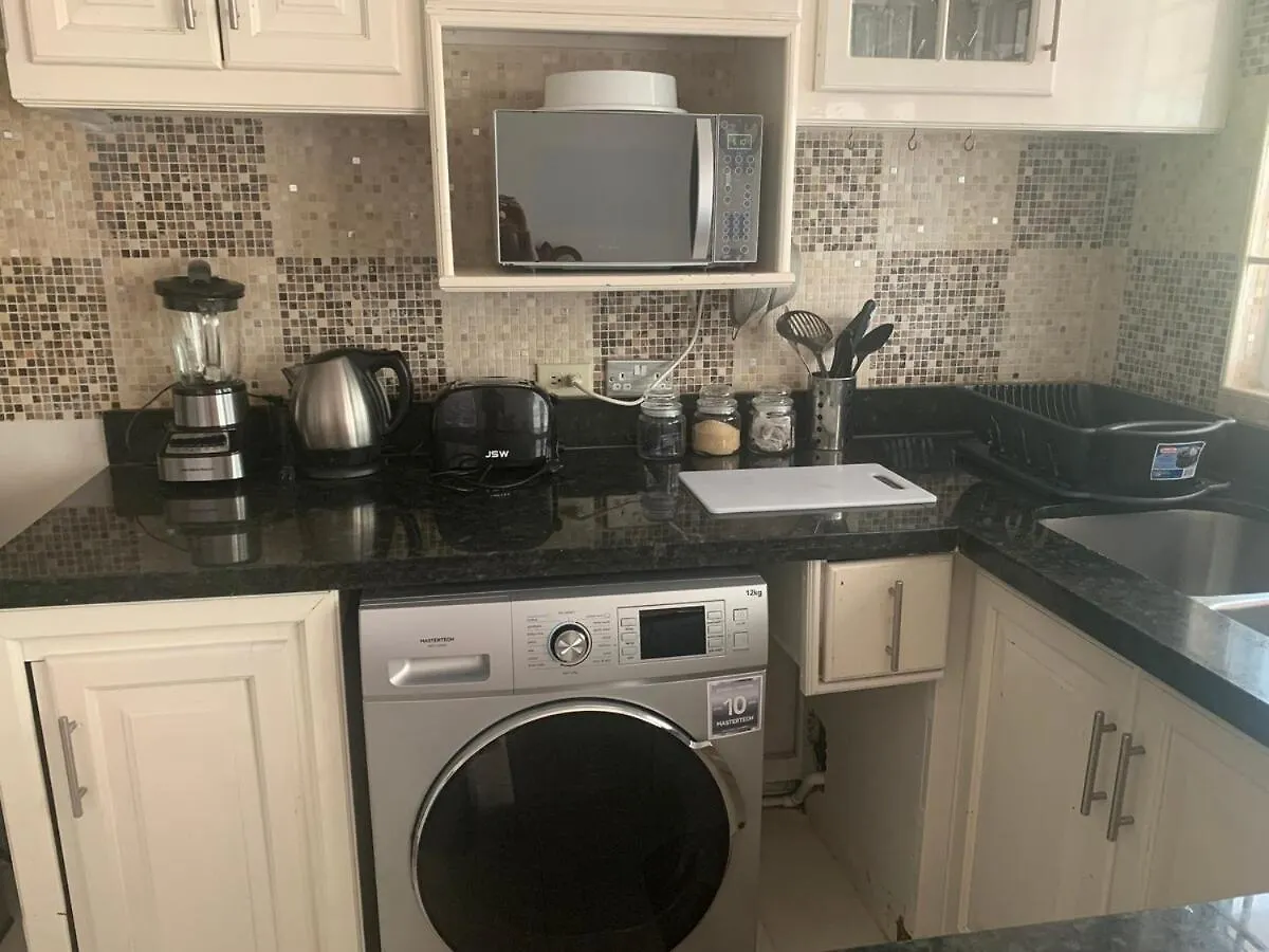 Feriehus Kingston Serenity Suite - 2Br Gated Escape With Pool Jamaica