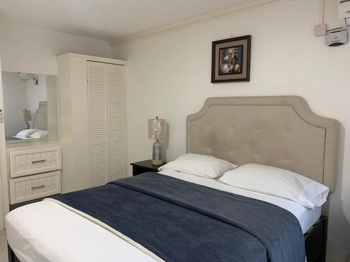 Feriehus Kingston Serenity Suite - 2Br Gated Escape With Pool